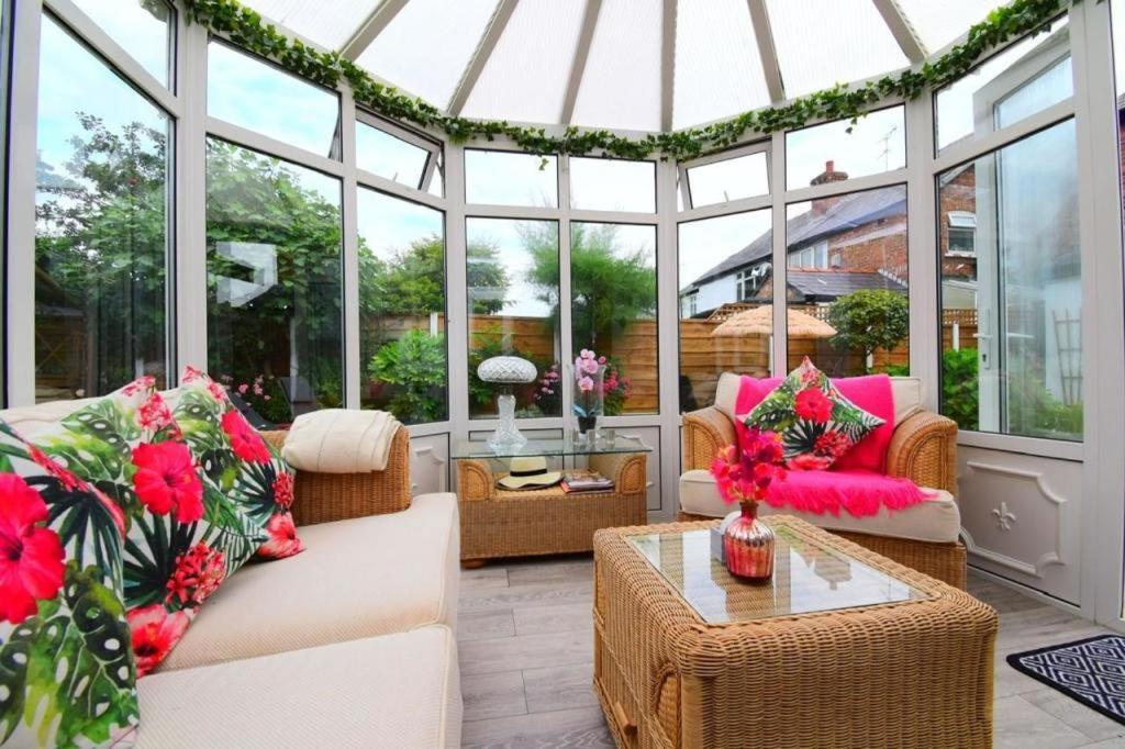 Formby Pinewood Studio Bed & Breakfast エクステリア 写真