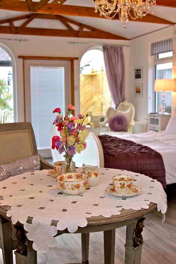 Formby Pinewood Studio Bed & Breakfast エクステリア 写真