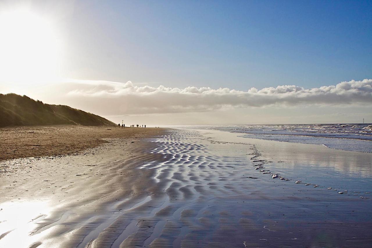 Formby Pinewood Studio Bed & Breakfast エクステリア 写真
